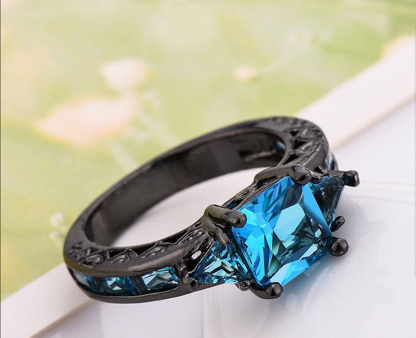 Black Gold Retro Style Ring