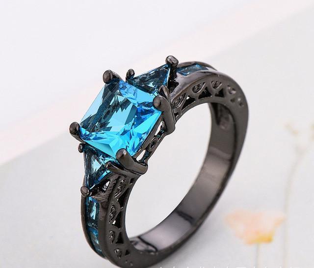 Black Gold Retro Style Ring